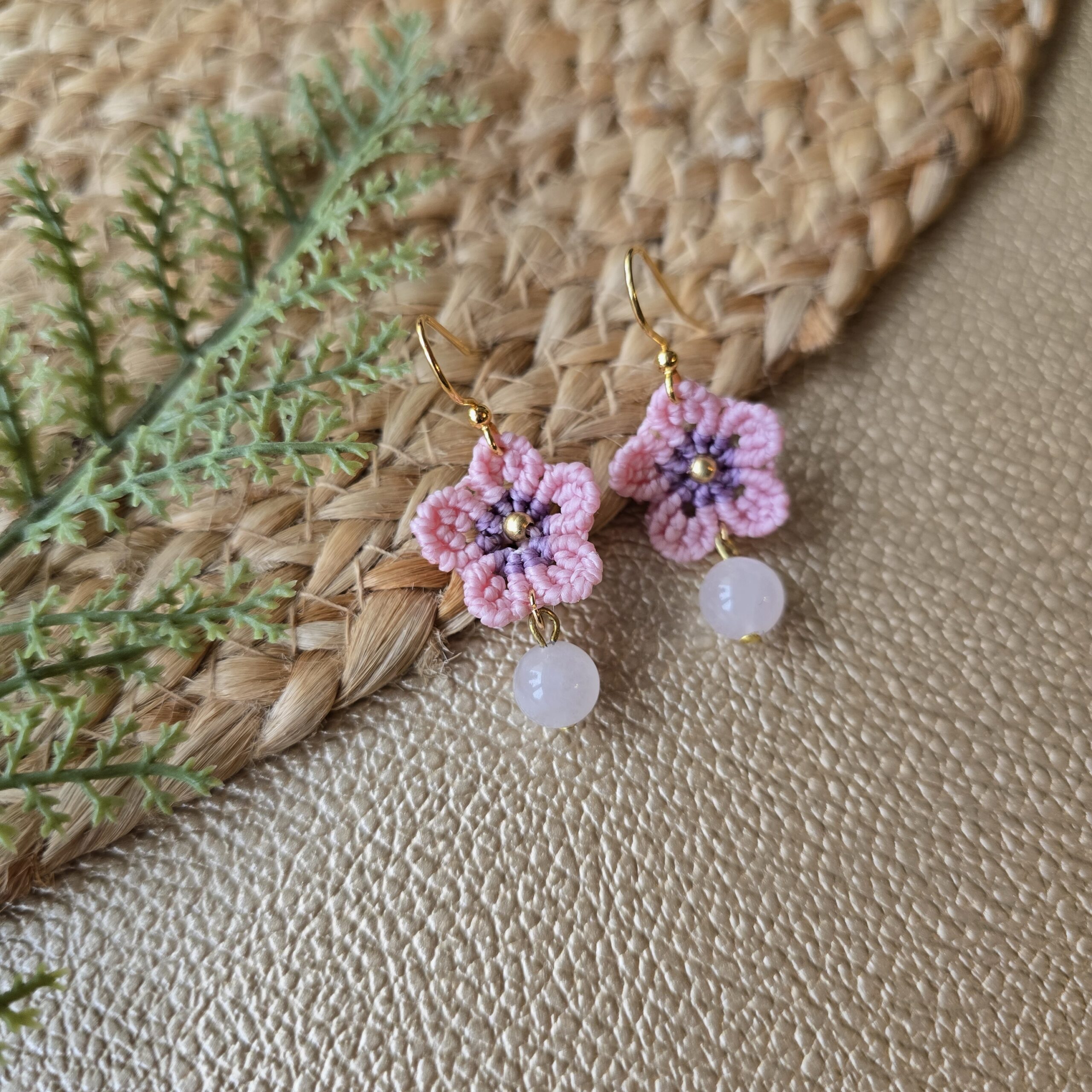 Roosa kvartsiga kõrvarõngad “Lily”