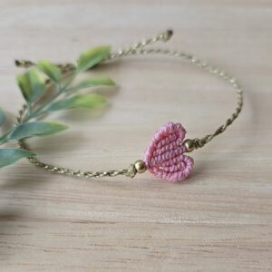 Käepael roosa südamega.