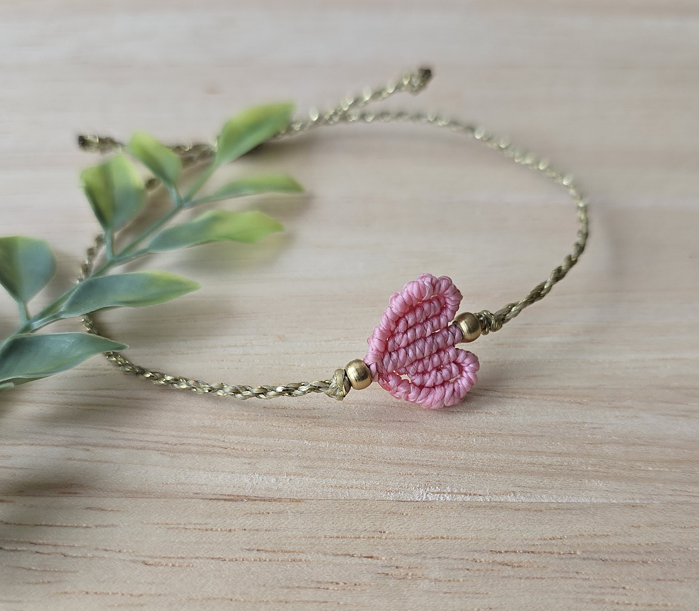 Käepael roosa südamega.