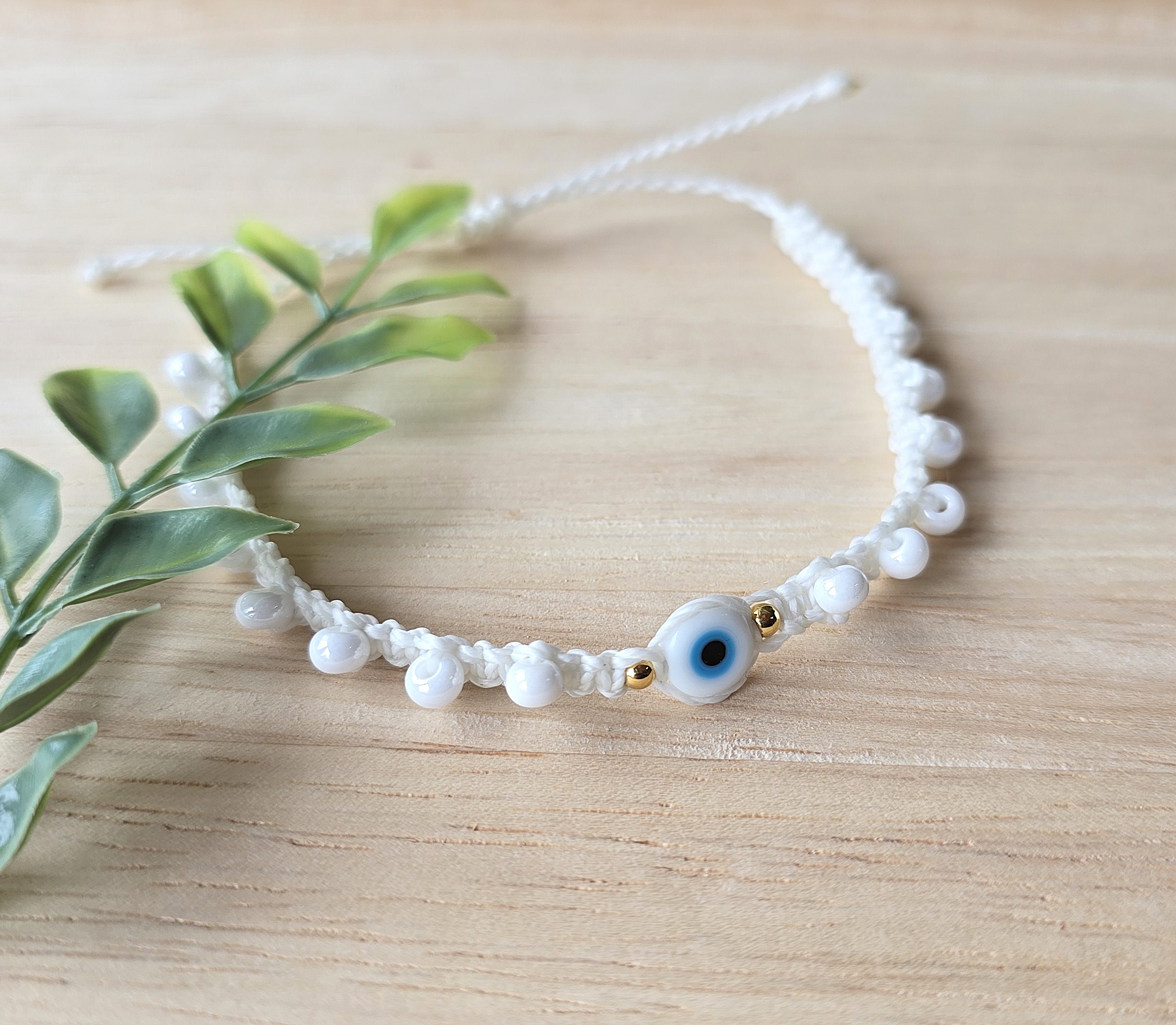 Kaitsev käevõru "Valge Silm"